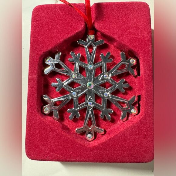 Reed & Barton Winter Wonderland Snowflake Ornament Tarnish Resistant Silverplate - Picture 1 of 4